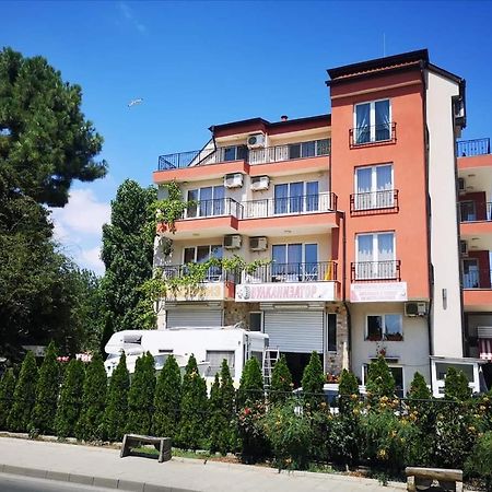 Respekt Guest House Slăntjev Brjag Exteriör bild