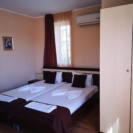 Respekt Guest House Slăntjev Brjag Rum bild