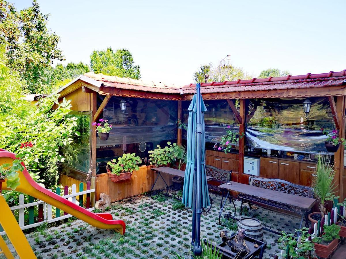 Respekt Guest House Slăntjev Brjag Exteriör bild
