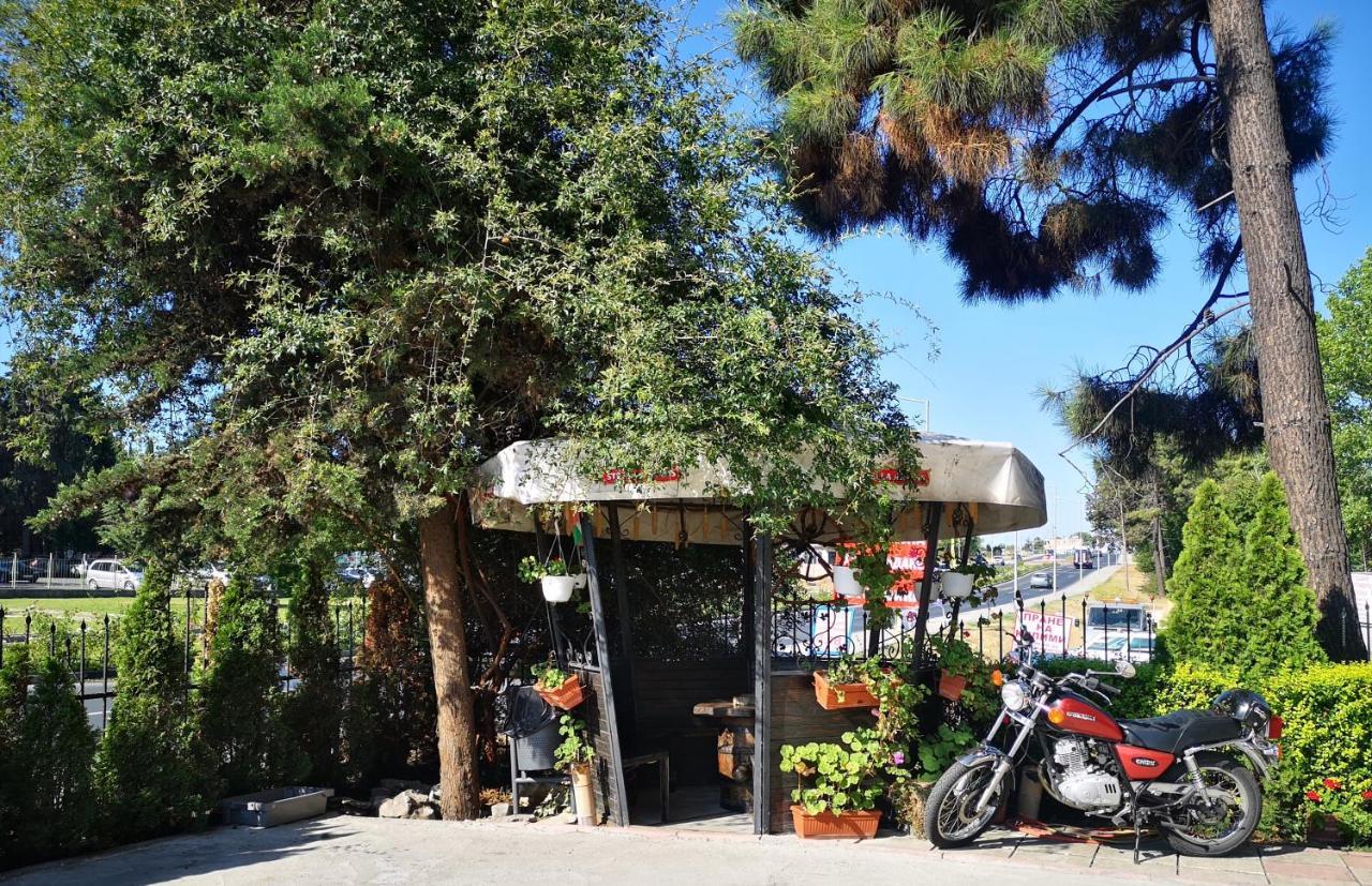 Respekt Guest House Slăntjev Brjag Exteriör bild
