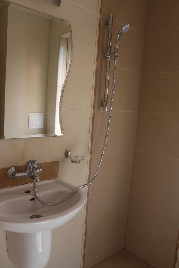 Respekt Guest House Slăntjev Brjag Exteriör bild