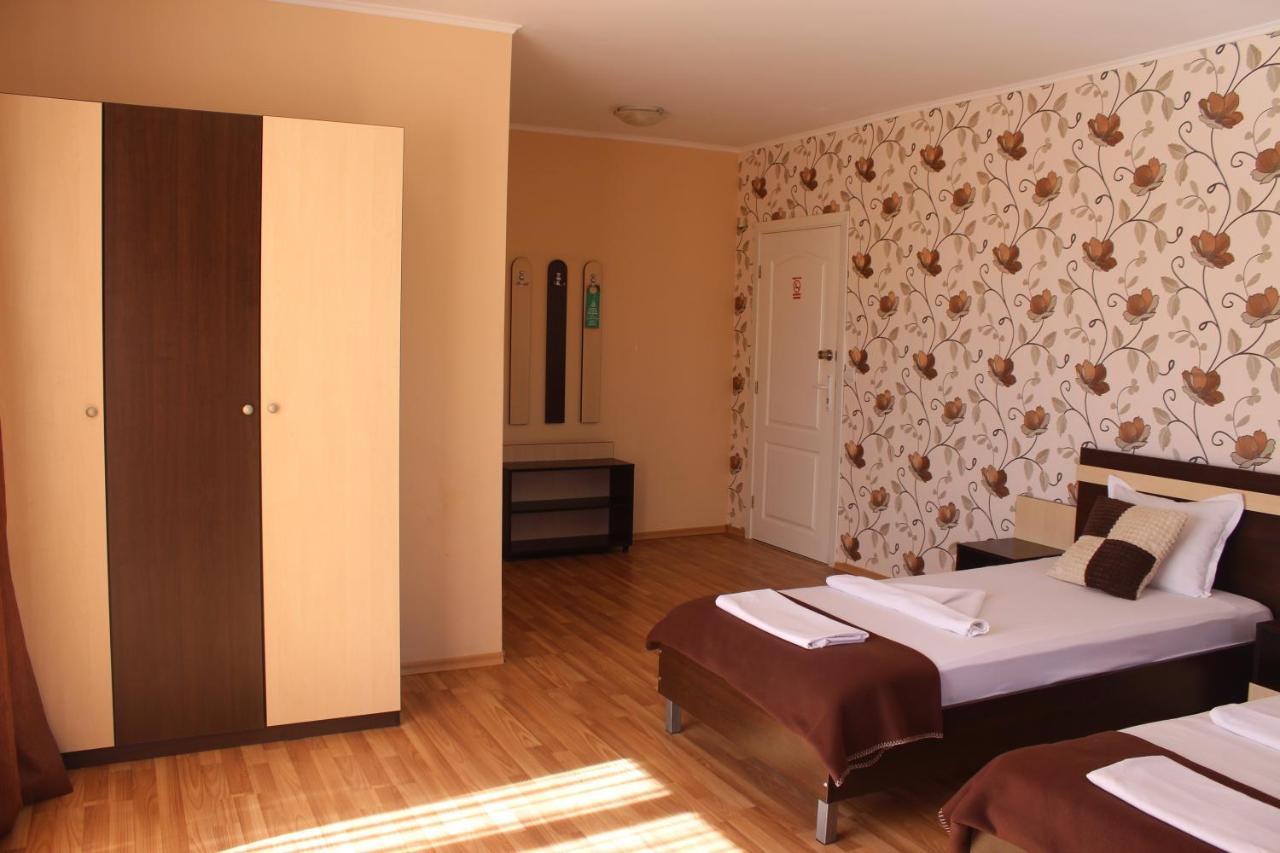 Respekt Guest House Slăntjev Brjag Exteriör bild