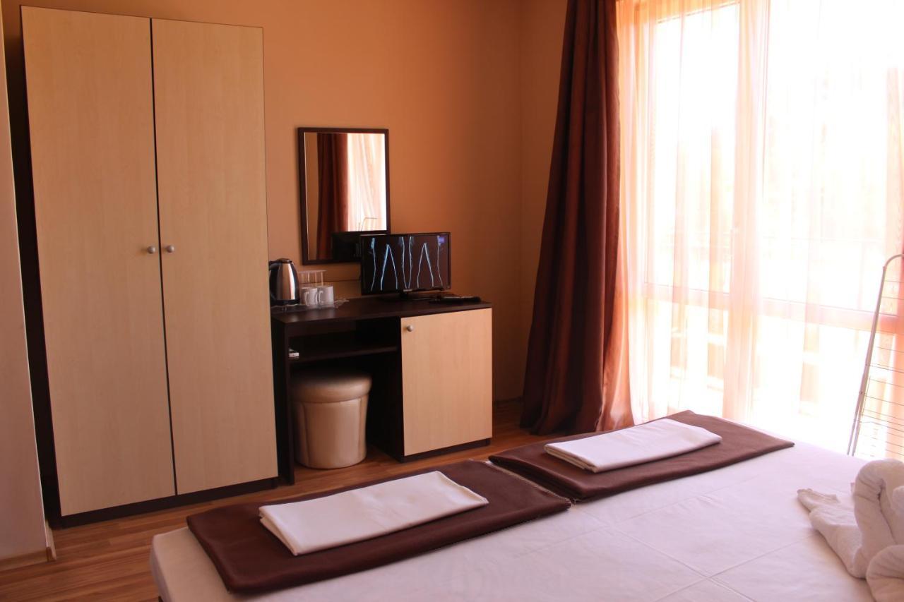 Respekt Guest House Slăntjev Brjag Exteriör bild