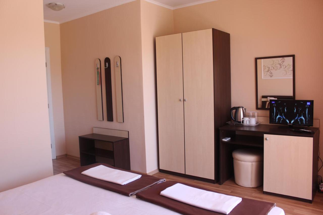Respekt Guest House Slăntjev Brjag Exteriör bild