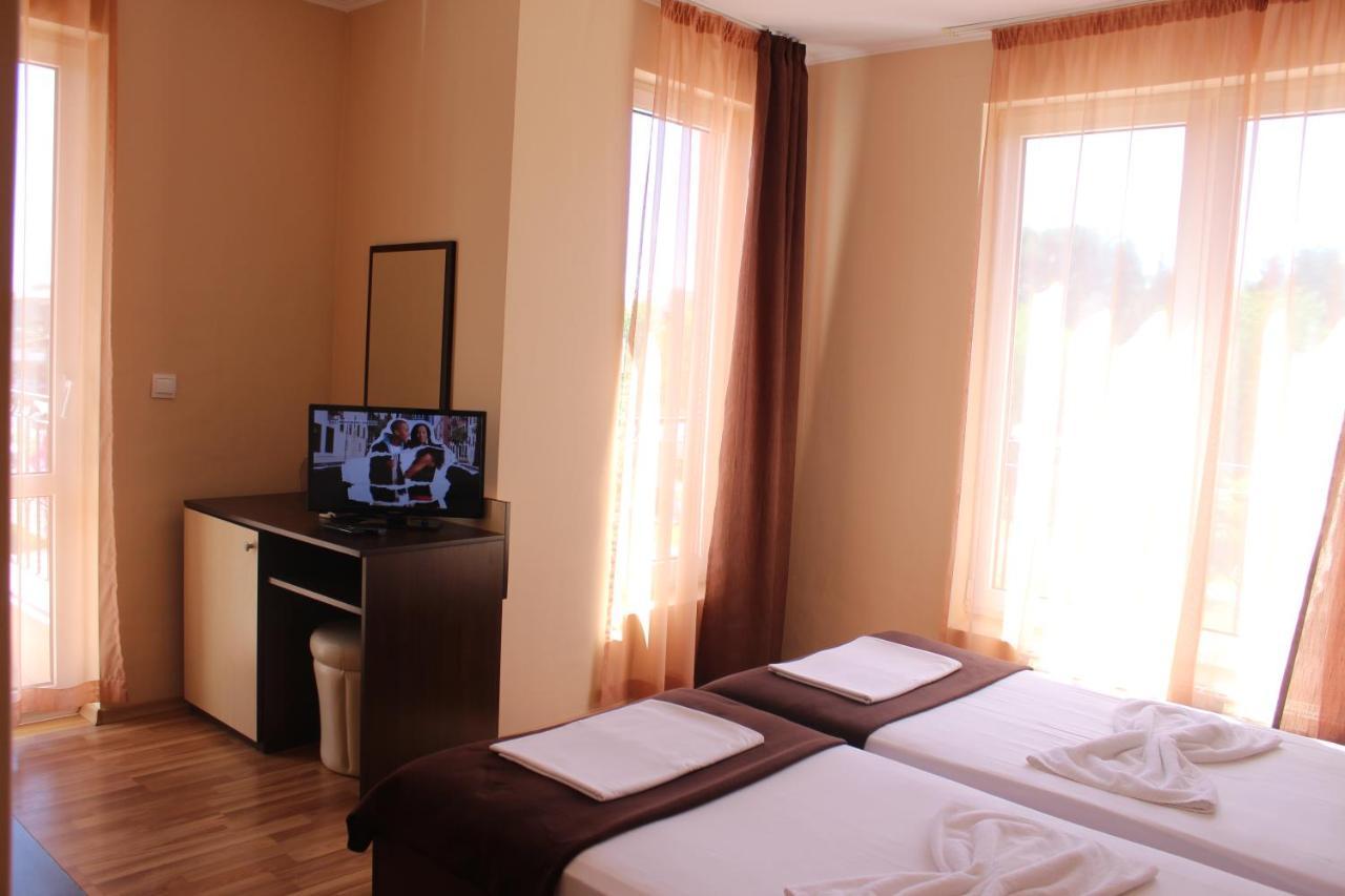Respekt Guest House Slăntjev Brjag Exteriör bild