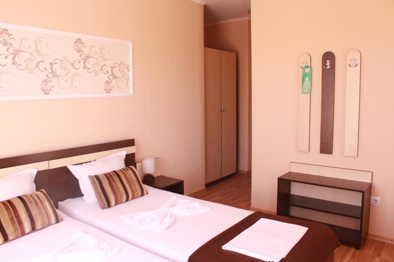 Respekt Guest House Slăntjev Brjag Exteriör bild