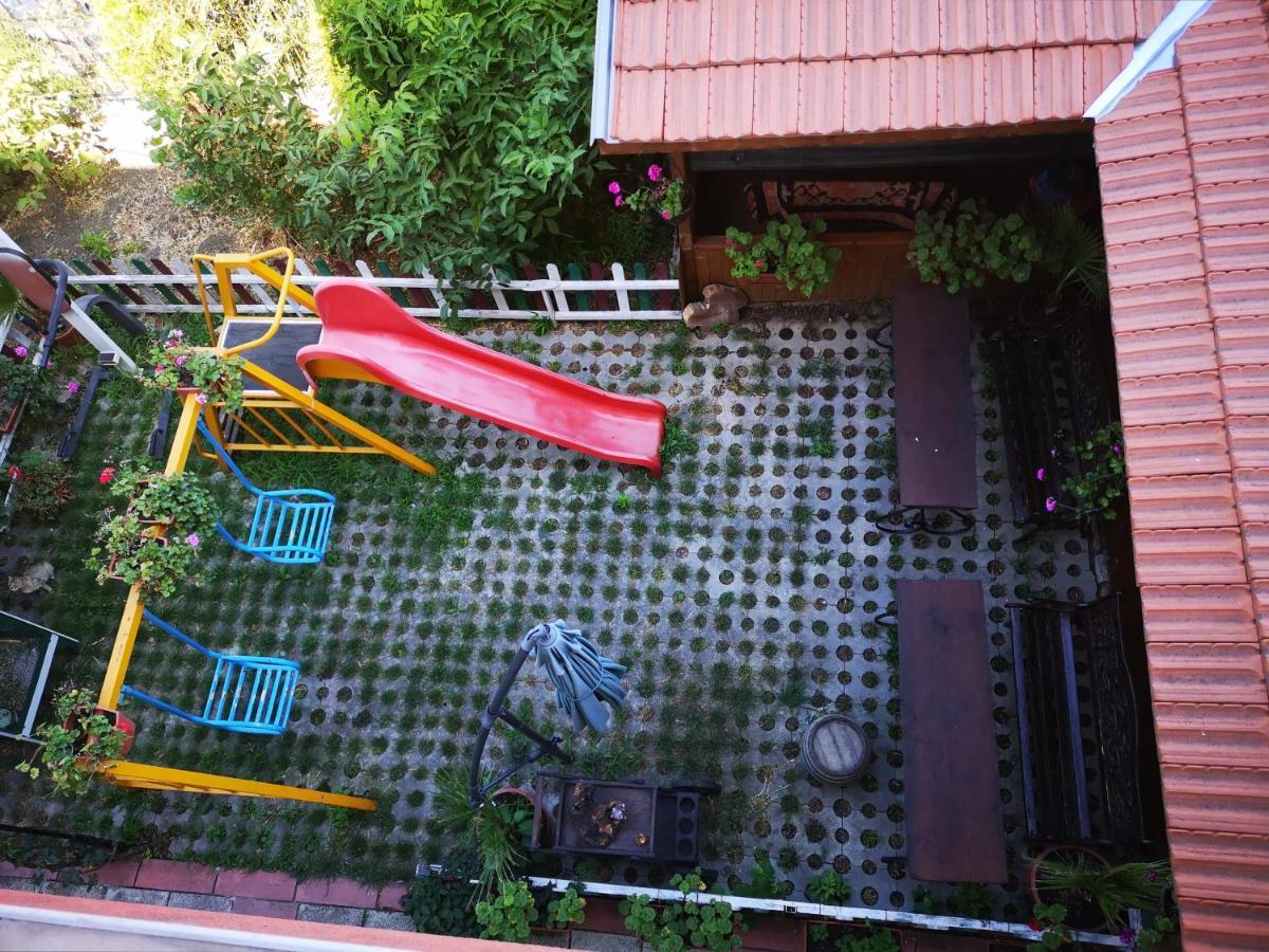 Respekt Guest House Slăntjev Brjag Exteriör bild