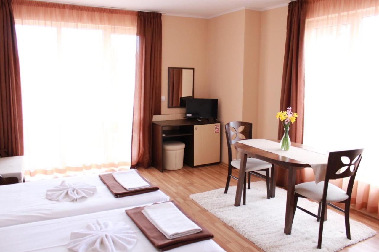 Respekt Guest House Slăntjev Brjag Exteriör bild