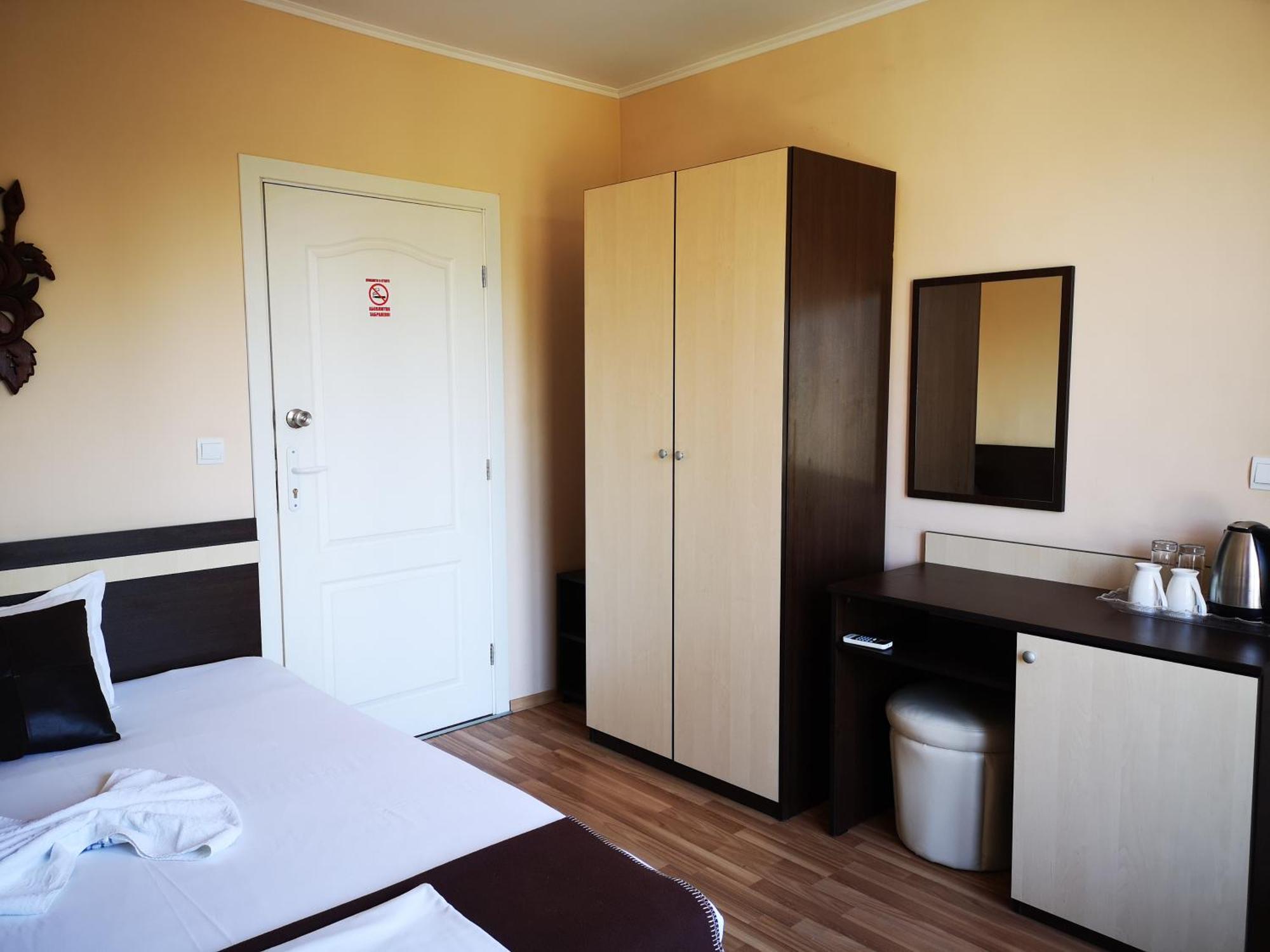 Respekt Guest House Slăntjev Brjag Rum bild