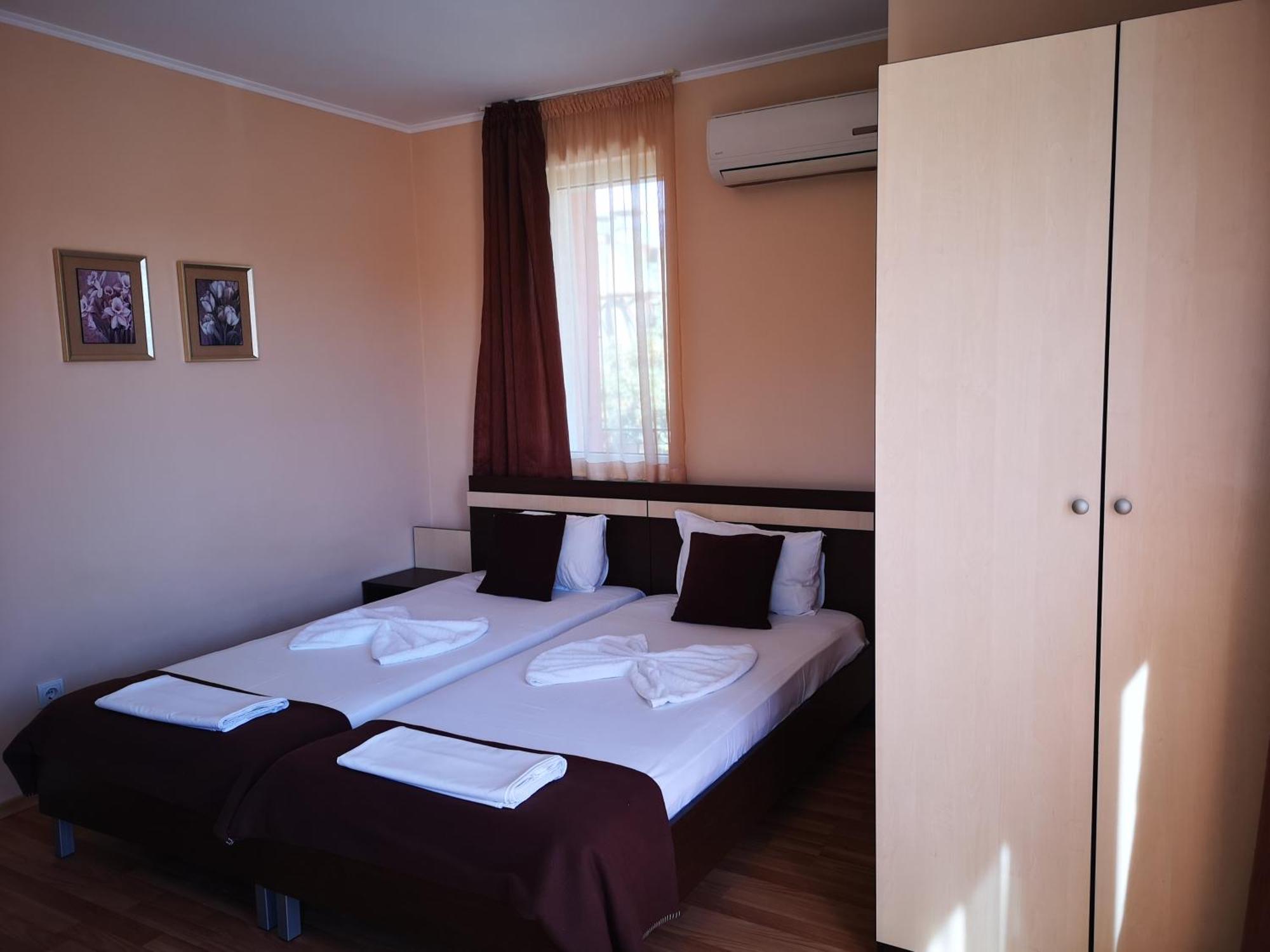Respekt Guest House Slăntjev Brjag Rum bild