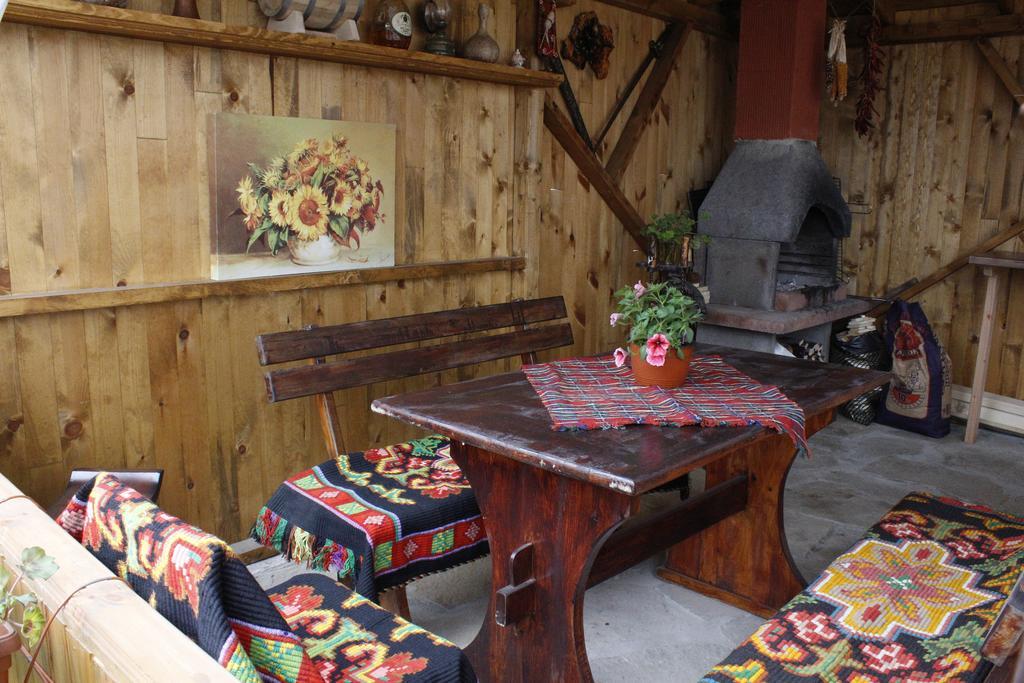 Respekt Guest House Slăntjev Brjag Exteriör bild